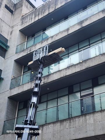 스카이차 자재 양중 사진
