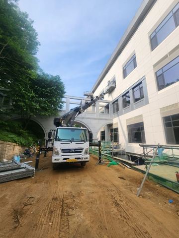 스카이차 창호철거 작업 사진